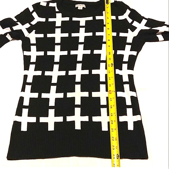 NWOT Merona SuPer Soft B/W Knit Cross Print Crewneck Sweater - Picture 8 of 13